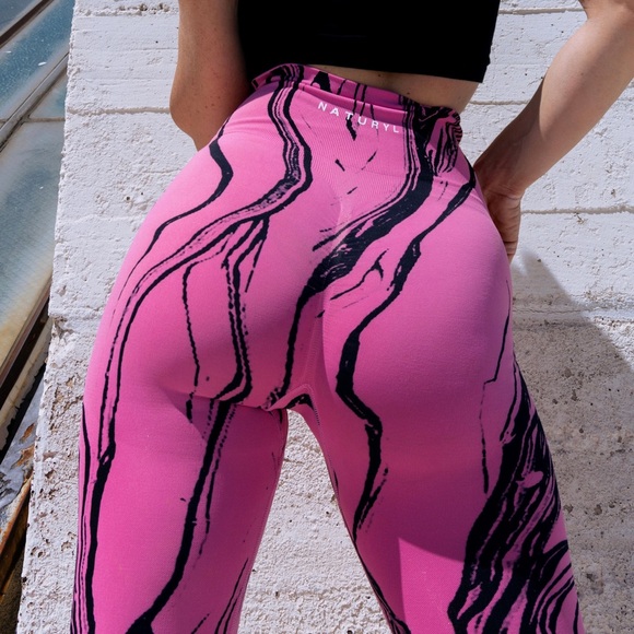 THE GRAPHIC LEGGINGS - NATURYL BY NIYKEE - Picture 3 of 3